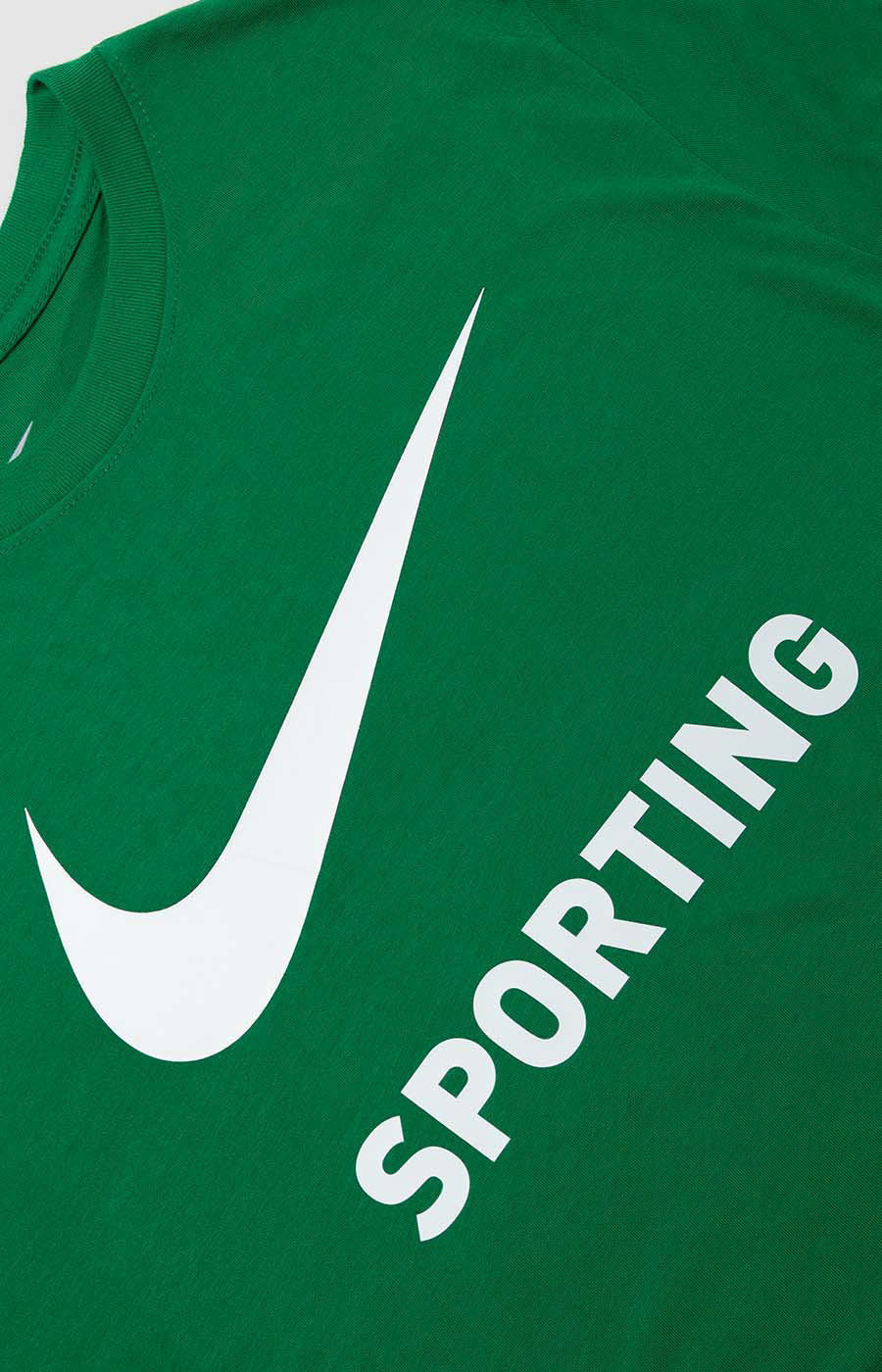 CAMISETA VERDE CON ESTAMPADO EN LA PARTE DELANTERA (S.CW6936-302)
