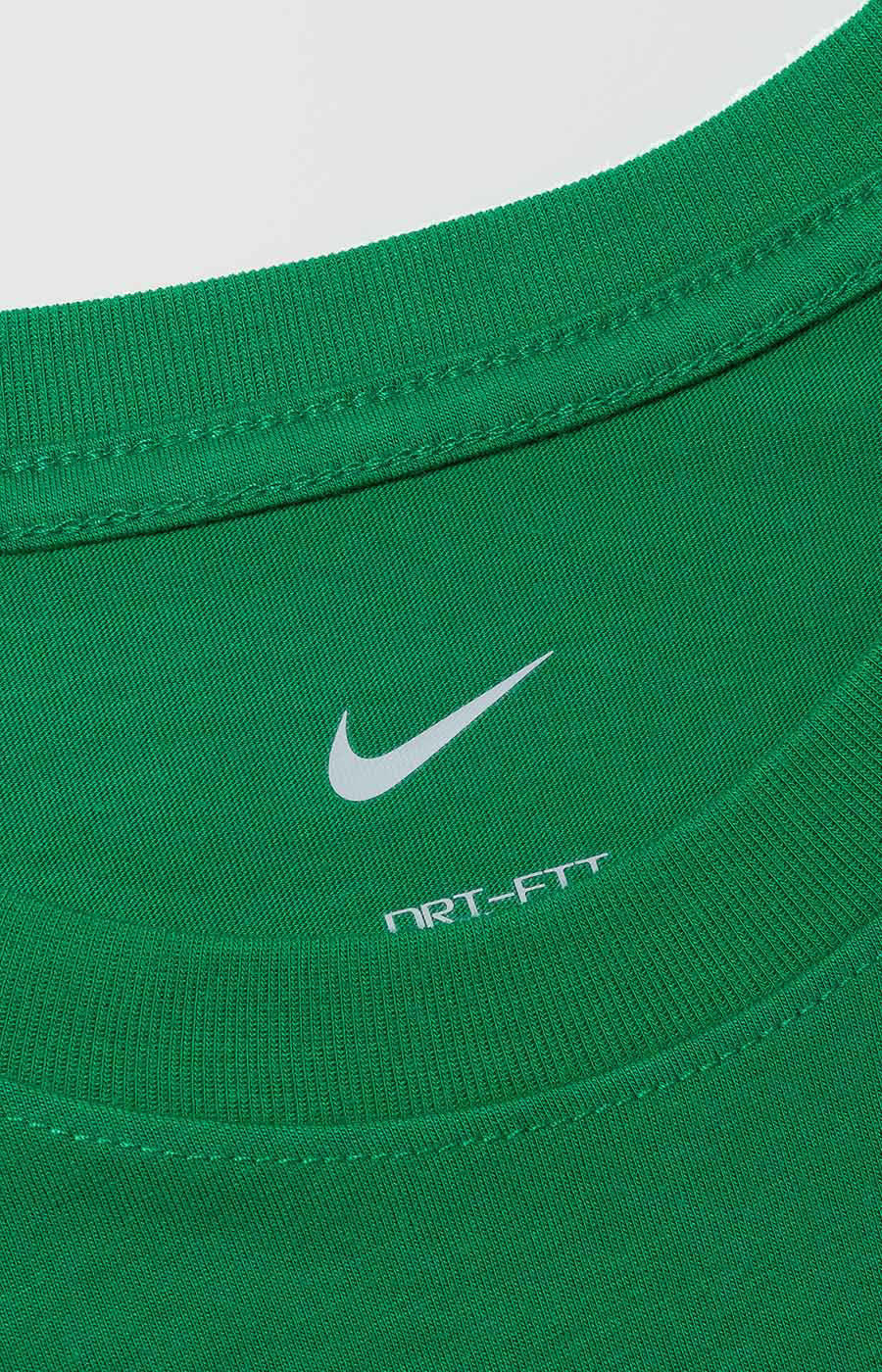 CAMISETA VERDE CON ESTAMPADO EN LA PARTE DELANTERA (S.CW6936-302)