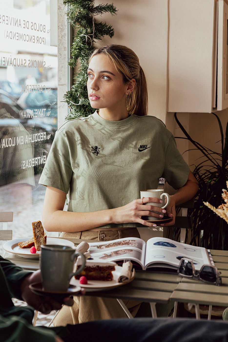 Women's Oil Green Crop T-Shirt AW24/25 Size XS (CJ3758-386)