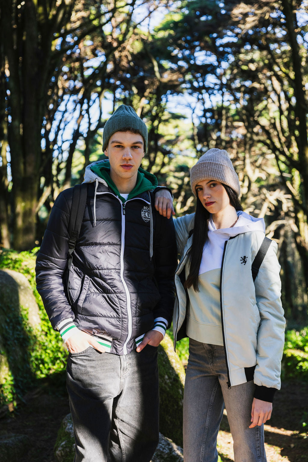 ABRIGO DE INVIERNO Y OTOÑO NEGRO CON EMBLEMA S-H 2324-MP16903EC