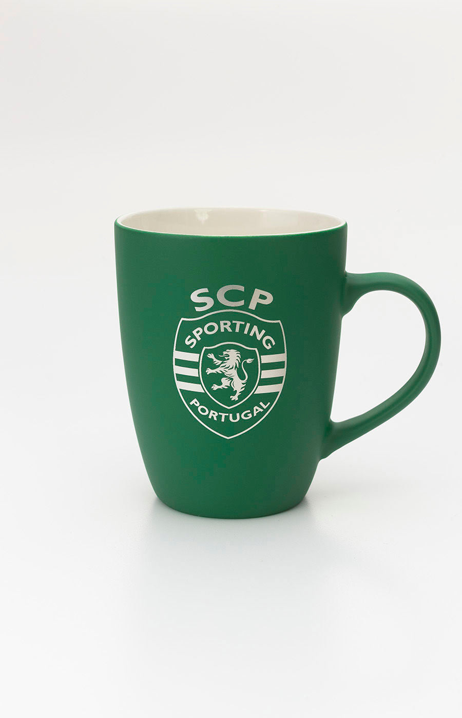 Taza de terciopelo verde con emblema plateado
