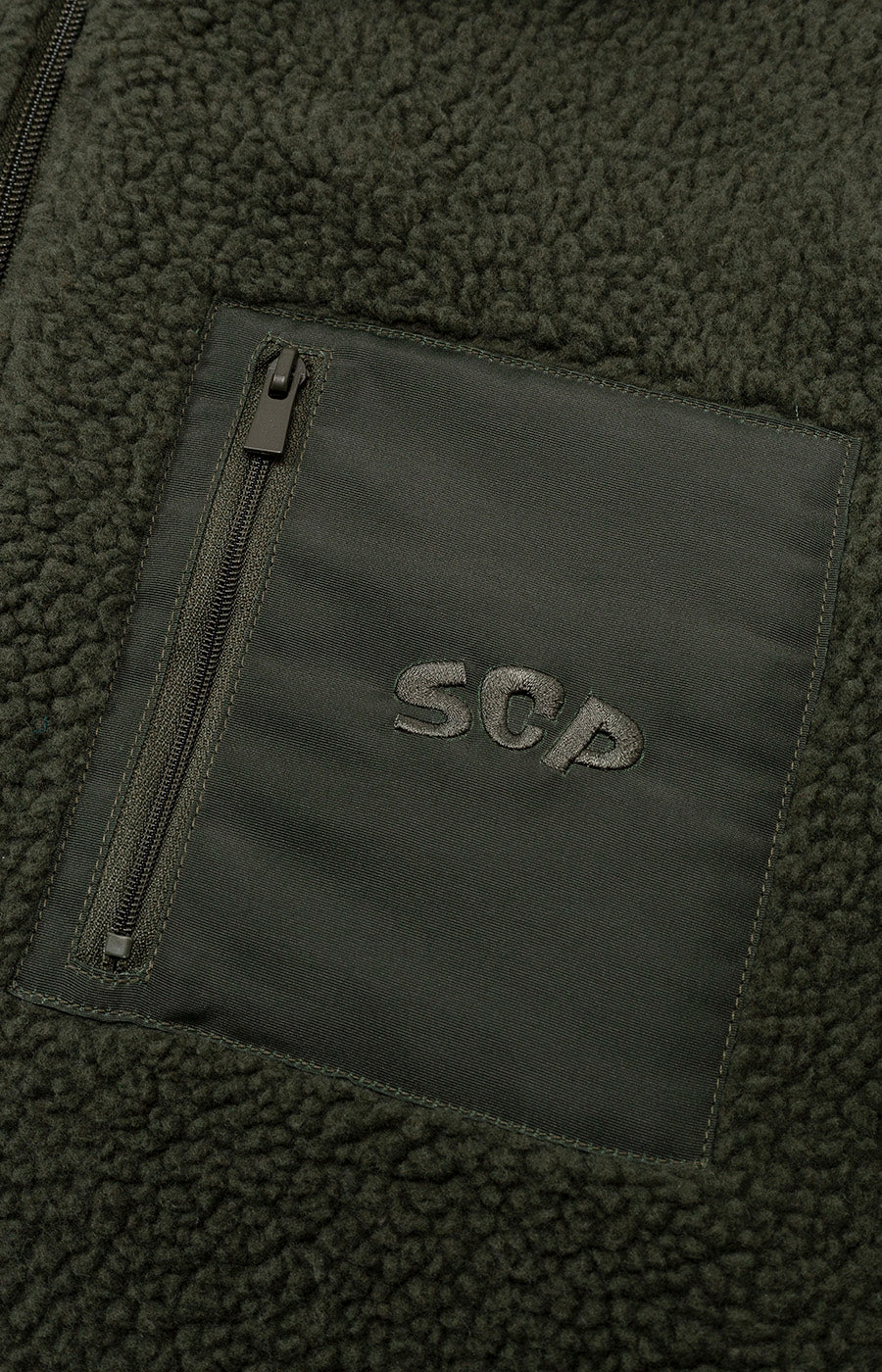 Casaco Sherpa Verde Escuro SCP Pormenor Bolso
