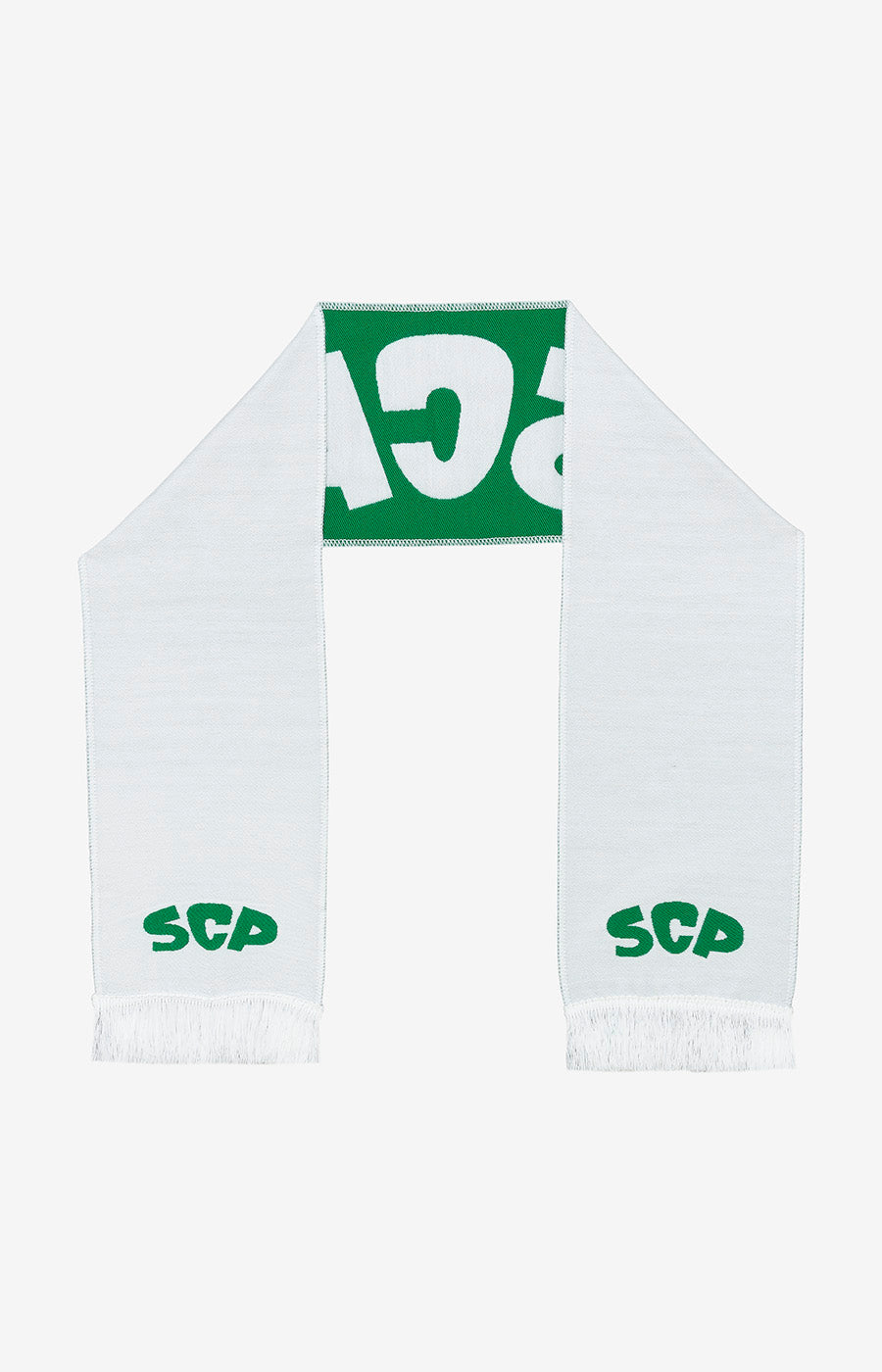 Cachecol branco do Sporting dobrado ao meio, com as iniciais SCP em verde e as duas pontas à vista.