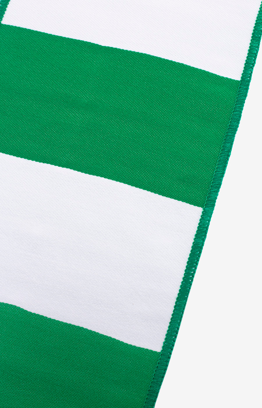 Detalhe do tecido e das riscas verdes e brancas do Cachecol Alta Definição Listado do Sporting.