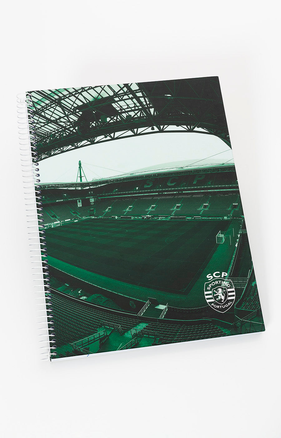 Caderno Escolar Espiral A4 do Sporting, com fotografia do estádio do clube na capa e encadernação em espiral.