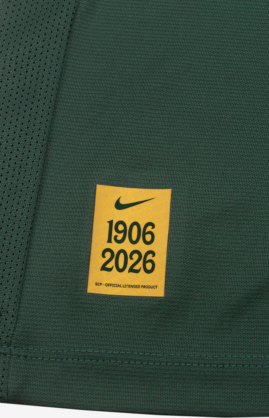 Etiqueta Nike comemorativa 1906-2026 da Camisola 120 Anos Strike 26/27 de Criança do Sporting.