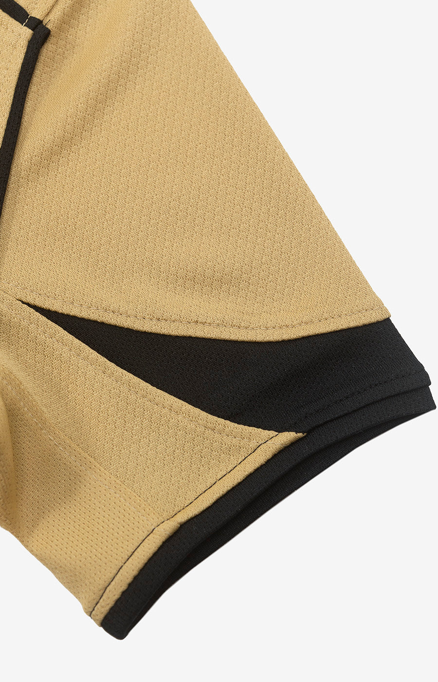 Close-up of the gold sleeve with black trim on the Sporting Total 90 26/27 Kids' Alternate Jersey.