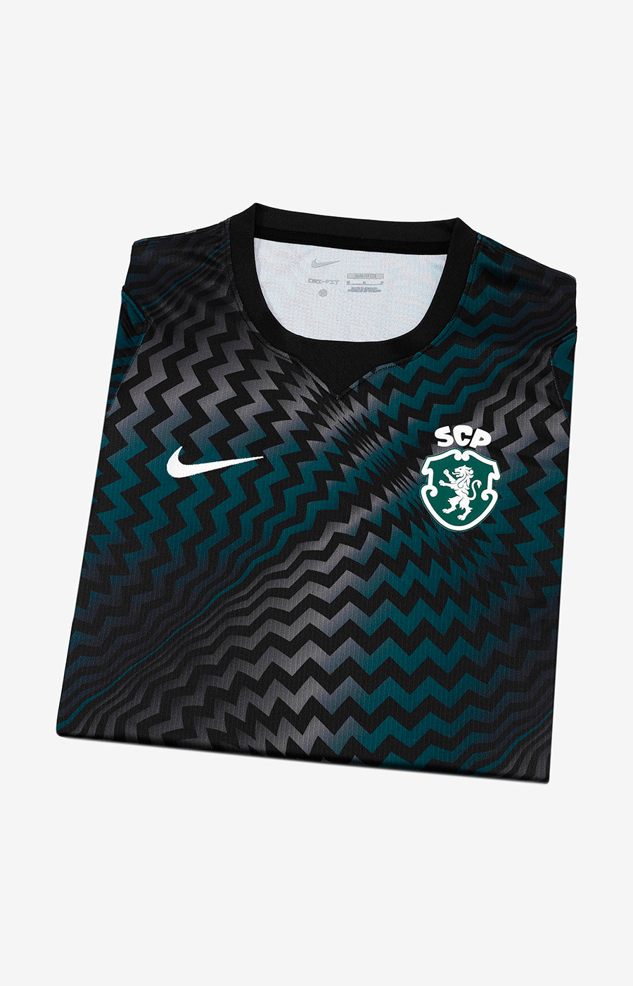 Camisola Guarda-Redes Preta do Sporting 26/27 sem publicidade, apresentada dobrada com o emblema do clube visível.