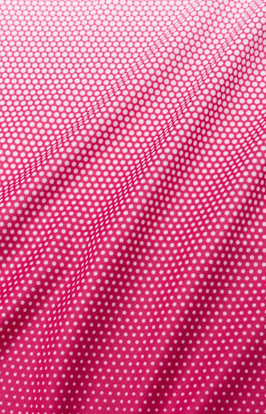 Pormenor do tecido com textura da Camisola Pink October 26/27 de Mulher do Sporting.