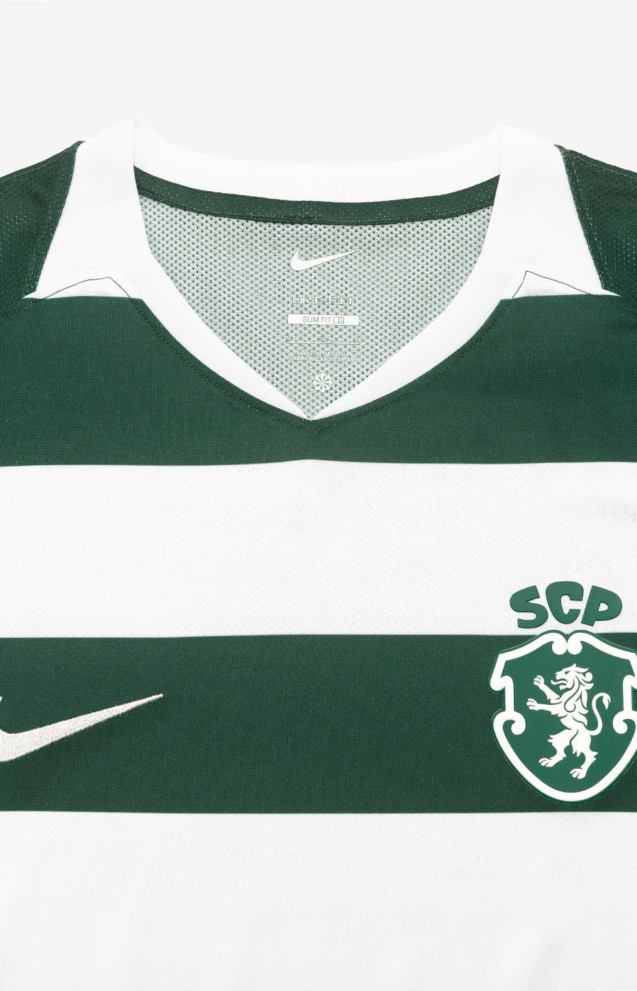 Close-up of the collar and crest on Sporting's 26/27 Home Jersey.