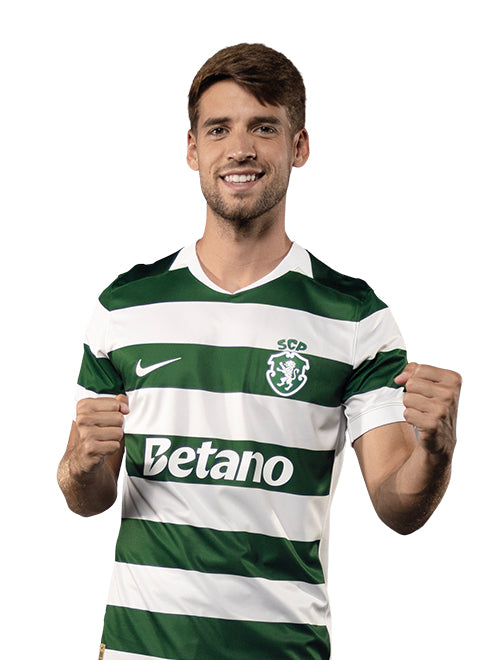 Daniel Bragança em pose de festejo, com o equipamento principal 2026/27 do Sporting.