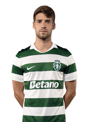 Daniel Bragança, jogador do Sporting, com o equipamento principal 2026/27.