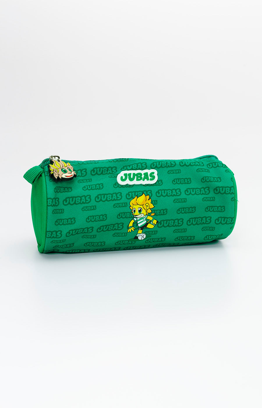 Estojo Escolar Jubas do Sporting em verde, formato cilíndrico com o Jubas aplicado e pendente da mascote no fecho.
