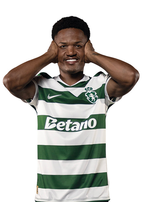 Geny Catamo em pose de festejo, com o equipamento principal 2026/27 do Sporting.