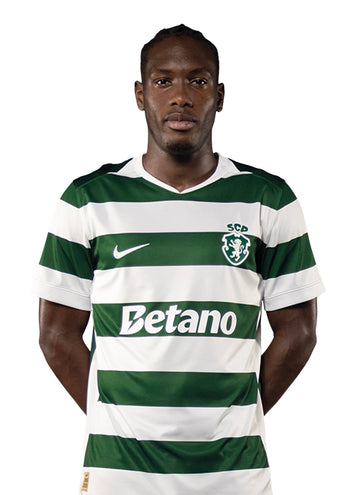 Ibrahima Ba, jogador do Sporting, com o equipamento principal 2026/27.