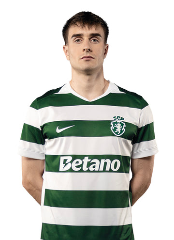 Iván Fresneda, jogador do Sporting, com o equipamento principal 2026/27.