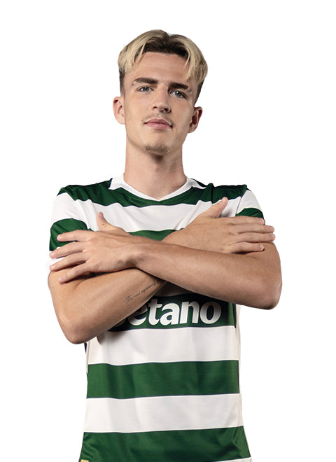Jesse Derry em pose de festejo, com o equipamento principal 2026/27 do Sporting.