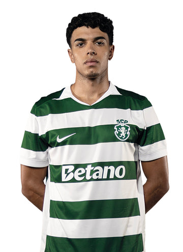 João Simões, jogador do Sporting, com o equipamento principal 2026/27.