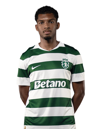Luís Guilherme, jogador do Sporting, com o equipamento principal 2026/27.
