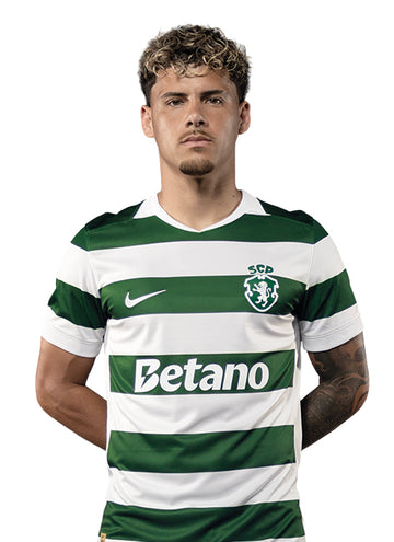 Maxi Araújo, jogador do Sporting, com o equipamento principal 2026/27.