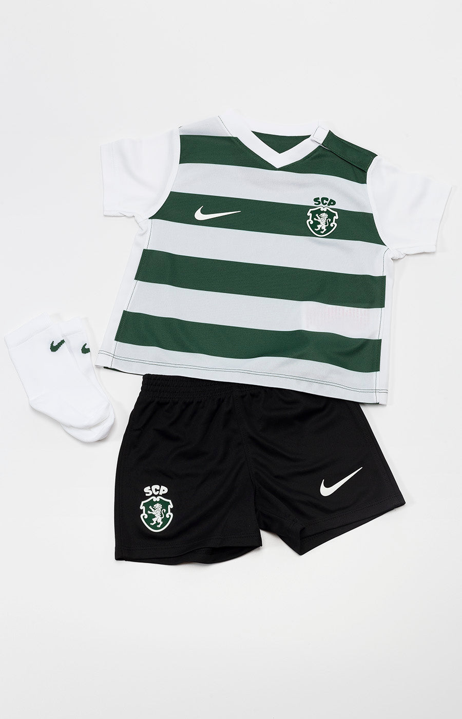 Sporting Baby Main Minikit 26/27, complete set featuring a green-and-white striped jersey, black shorts, and white socks.