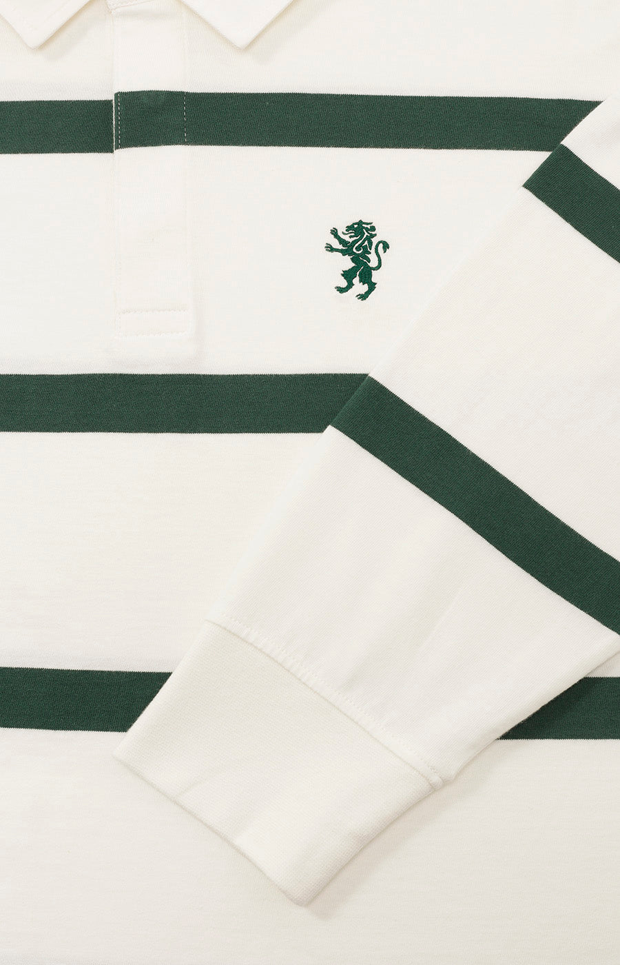 Pormenor das riscas verdes e do tecido do Polo Listado Leão de Mulher do Sporting.