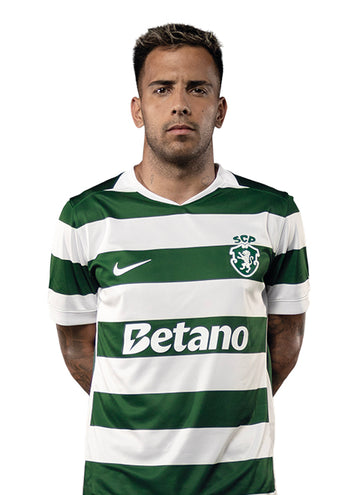 Rodrigo Zalazar, jogador do Sporting, com o equipamento principal 2026/27.