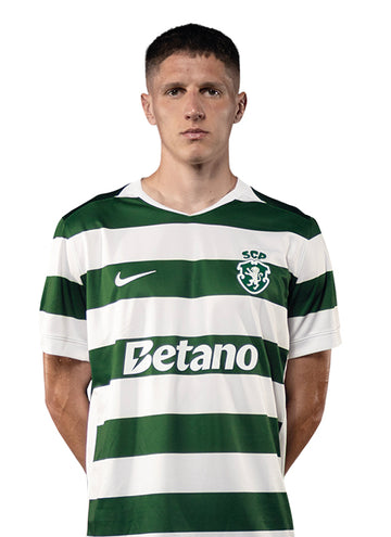 Sergi Altimira, jogador do Sporting, com o equipamento principal 2026/27.