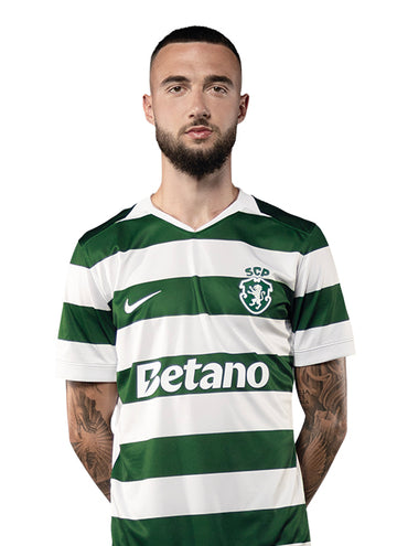 Zeno Debast, jogador do Sporting, com o equipamento principal 2026/27.